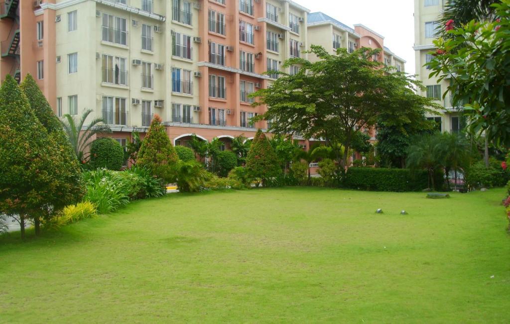 Airport Apartments Manila Paranaque City Exterior photo